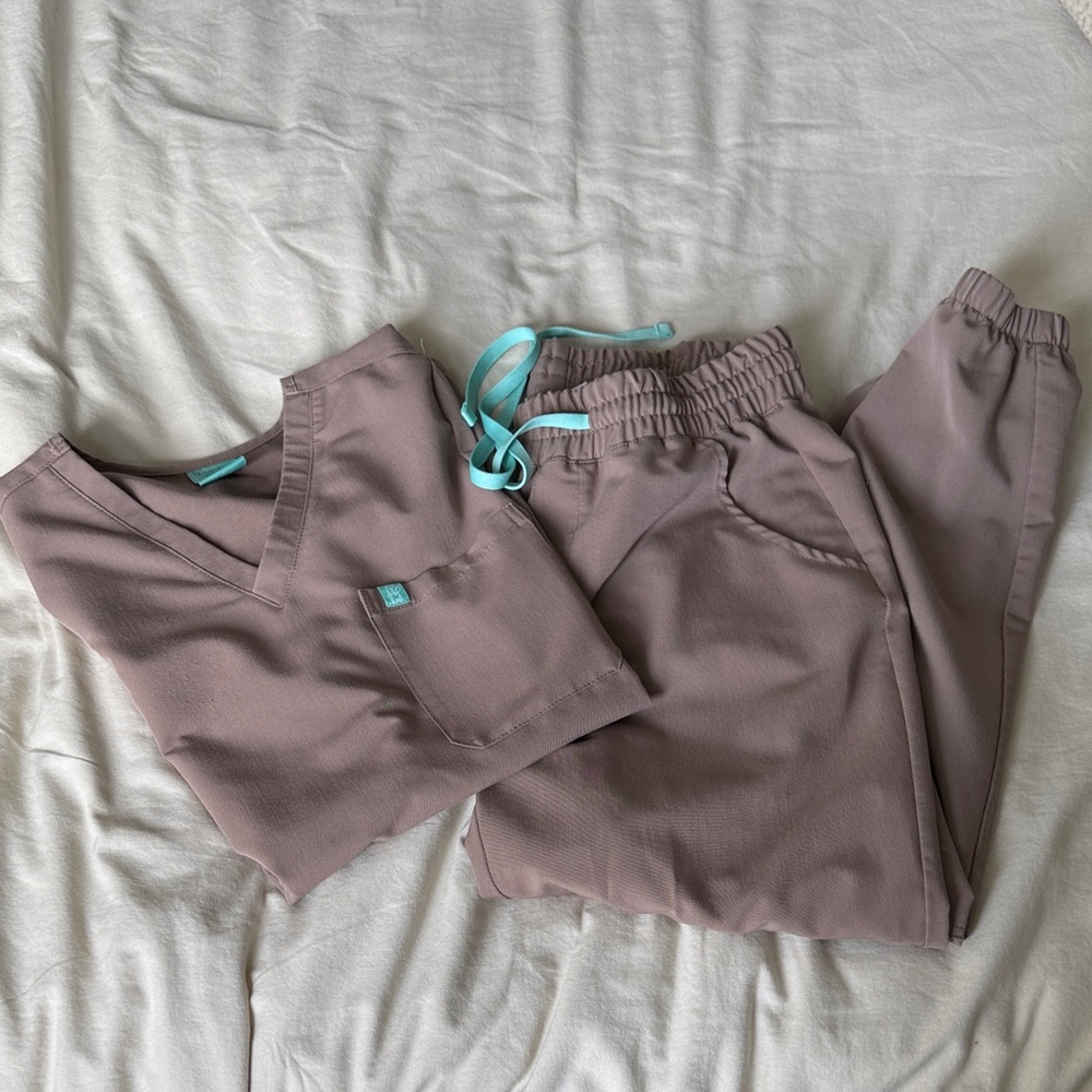 Garde malade set in taupe